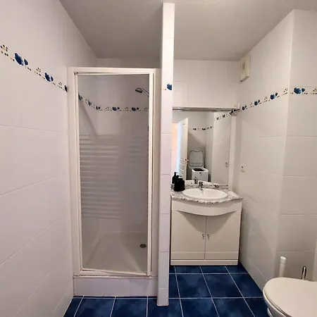 Minimes - A Pied - Parking Couvert - Balcon La Rochelle (Charente-Maritime)