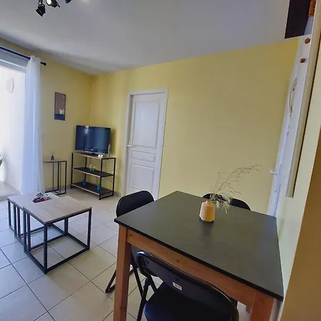 Minimes - A Pied - Parking Couvert - Balcon La Rochelle (Charente-Maritime)
