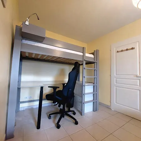 Apartamento Balcon Ensoleillé - Parking Privé - Proche