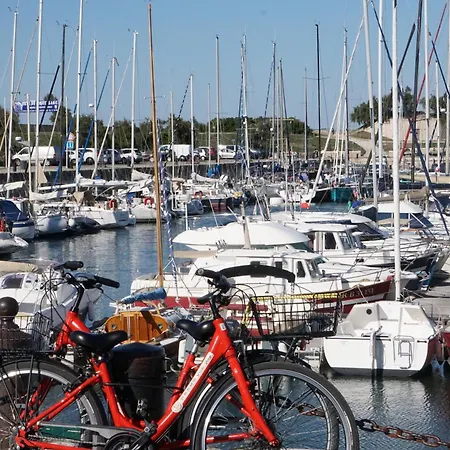 Minimes - A Pied - Parking Couvert - Balcon La Rochelle (Charente-Maritime)
